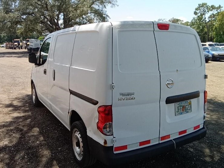 2015-nissan-nv200-image-6