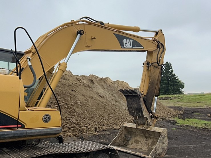 caterpillar-320-image-7