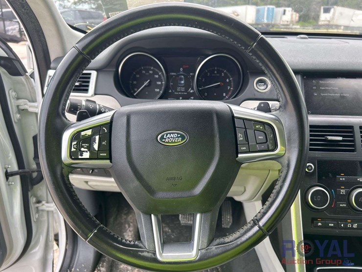 2017-land-rover-discovery-suv-image-13