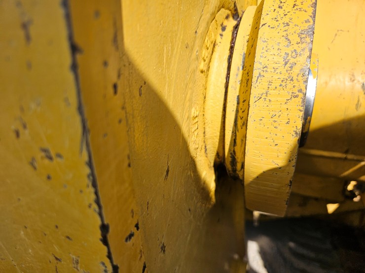 2014-caterpillar-953d-image-120