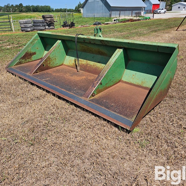 Gnuse 3-Pt 12' Wide Hydraulic Dump Bucket