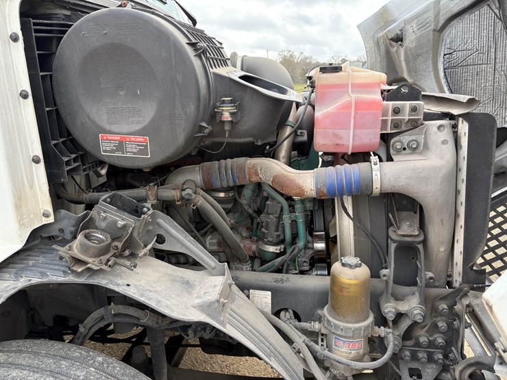 #78680-•-2014-volvo-vnm-truck-tractor-image-40