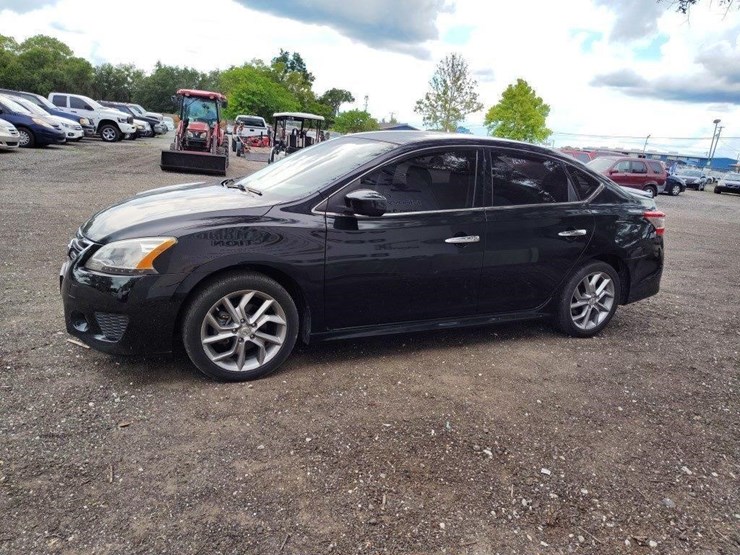 2014-nissan-sentra-runs/moves-s-image-3