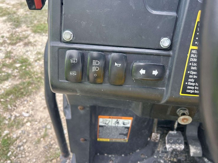 2020-john-deere-gator-xuv-835m-image-13