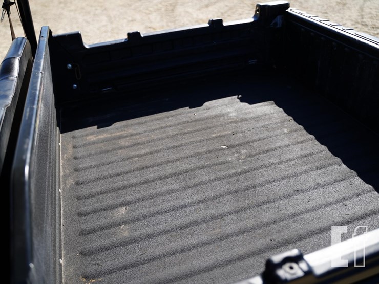 2017-john-deere-gator-xuv-825i-image-25