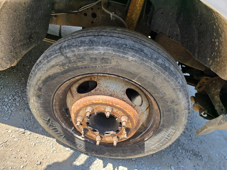 2004-ford-f550-image-55