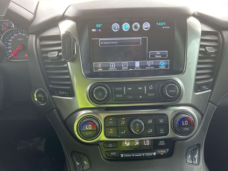 2019-chevrolet-tahoe-lt-image-18