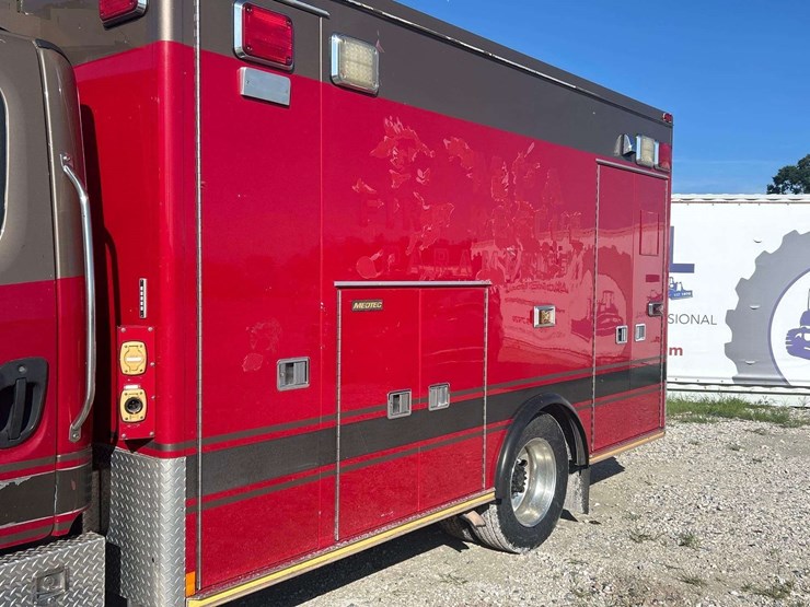 2009-freightliner-m2-106-medtec-ambulance-image-17