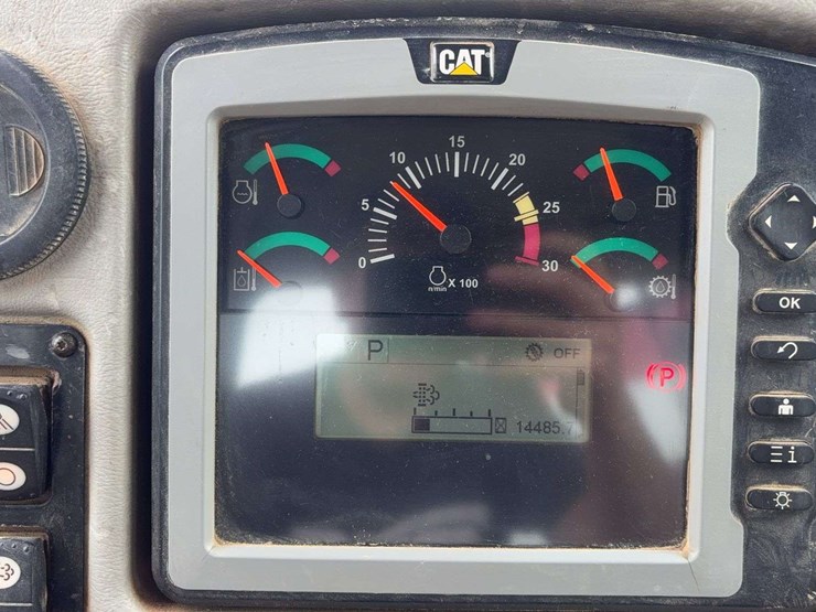 2013-caterpillar-d6t-xw-image-45