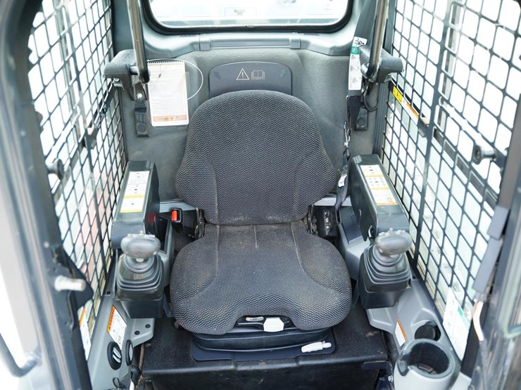 2022-bobcat-t770-image-26