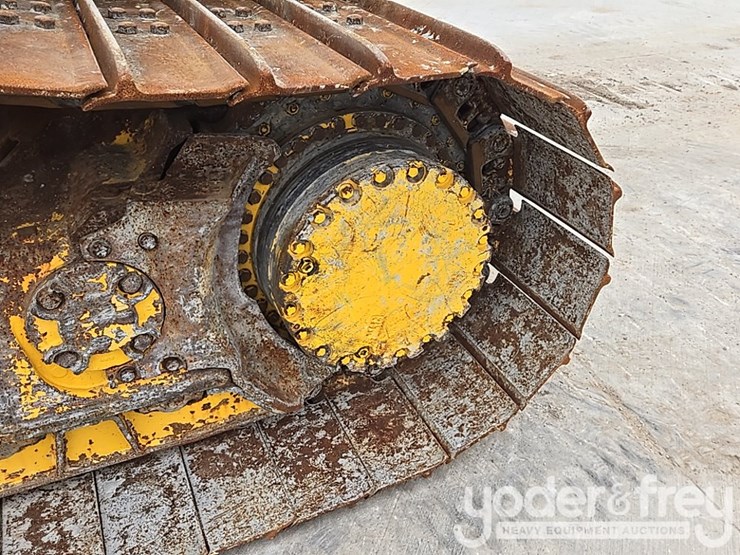 2020-komatsu-d61px-24-image-15