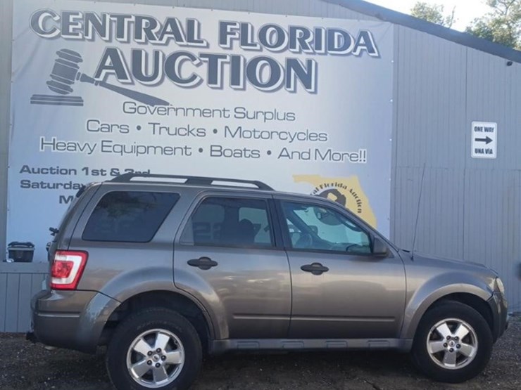 2011-ford-escape-image-1