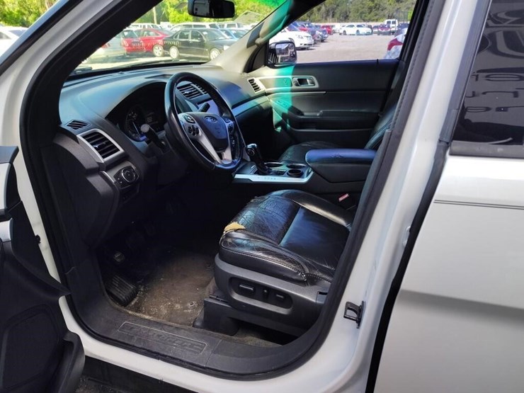 2012-ford-explorer-xlt-image-8