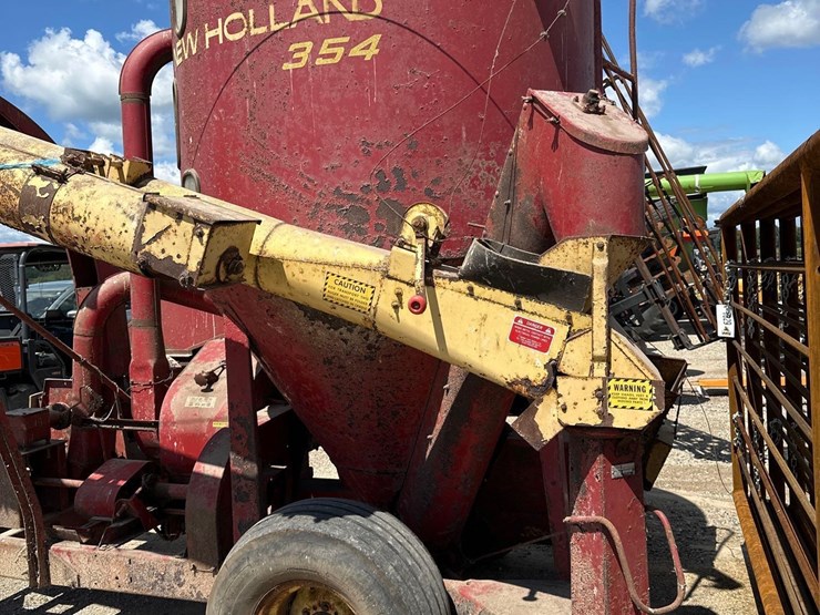 new-holland-354-image-9