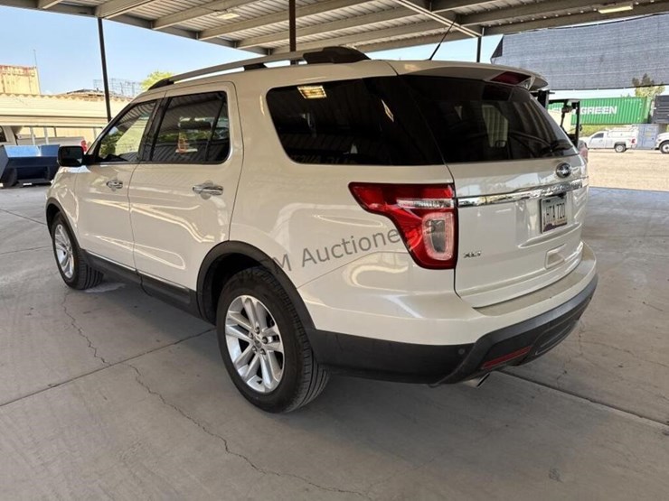 2011-ford-explorer-xlt-image-5