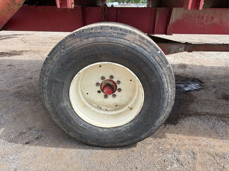 h&s-hd-twin-auger-18'-forage-wagon-image-12