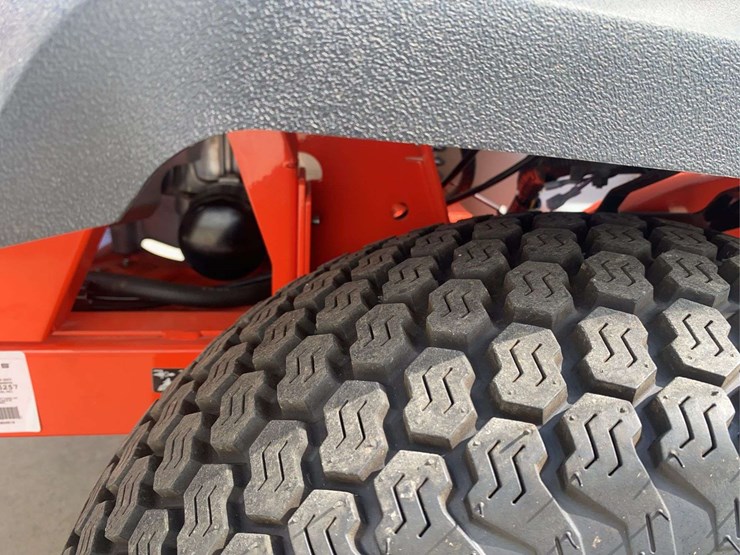 2023-ariens-91161-zero-turn-mower-image-12