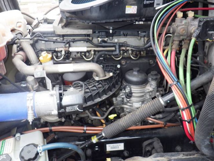 2020-freightliner-cascadia-126-image-15