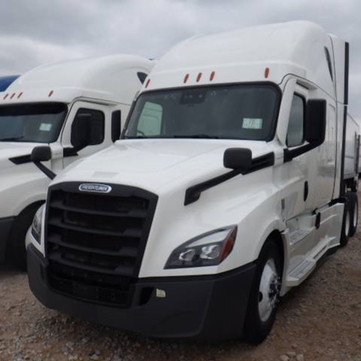 2020 FREIGHTLINER CASCADIA 126