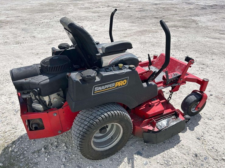 2017-snapper-pro-48in-zero-turn-commercial-mower-image-3