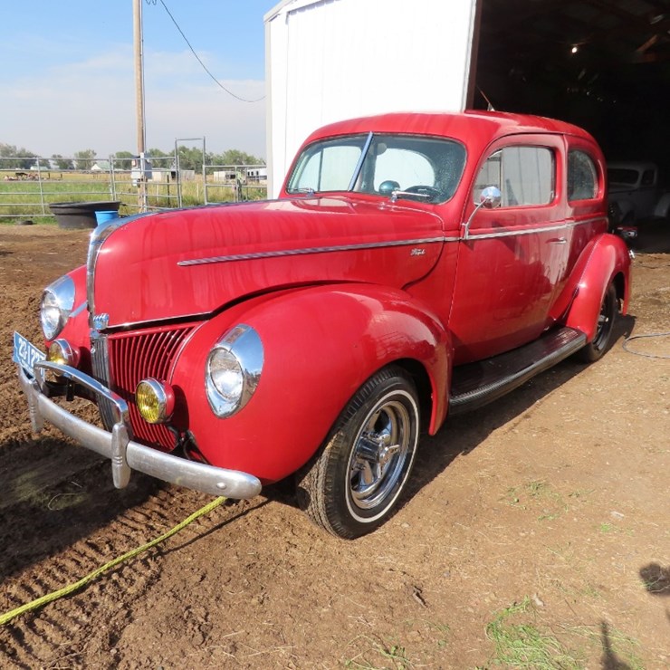 1940 Ford Deluxe 2dr Sedan