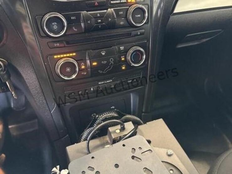 2017-ford-explorer-image-18