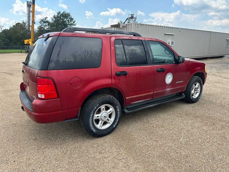 2005-ford-explorer-image-3
