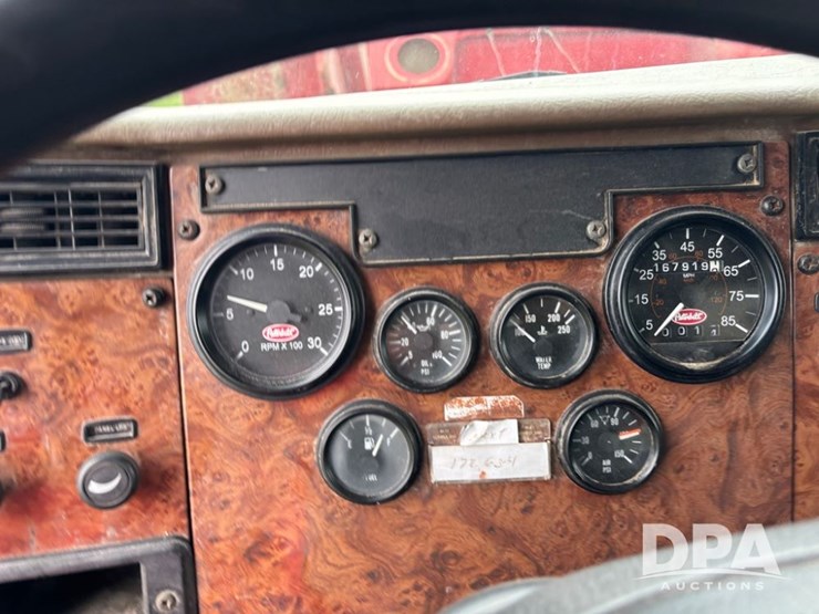 2002-peterbilt-330-image-66