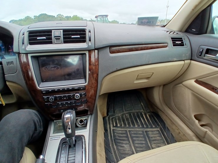 #20656-•-2012-ford-fusion-passenger-car-image-30