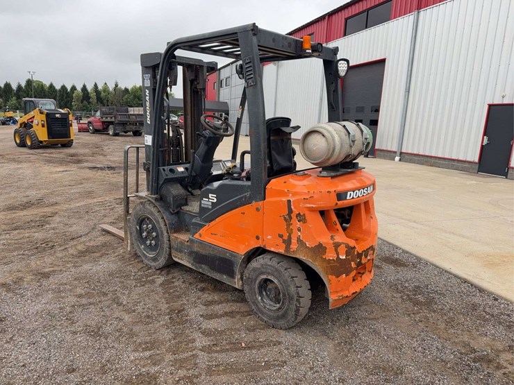 2021-doosan-g25n-7lp-5k-industrial-propane-fork-lift-image-4