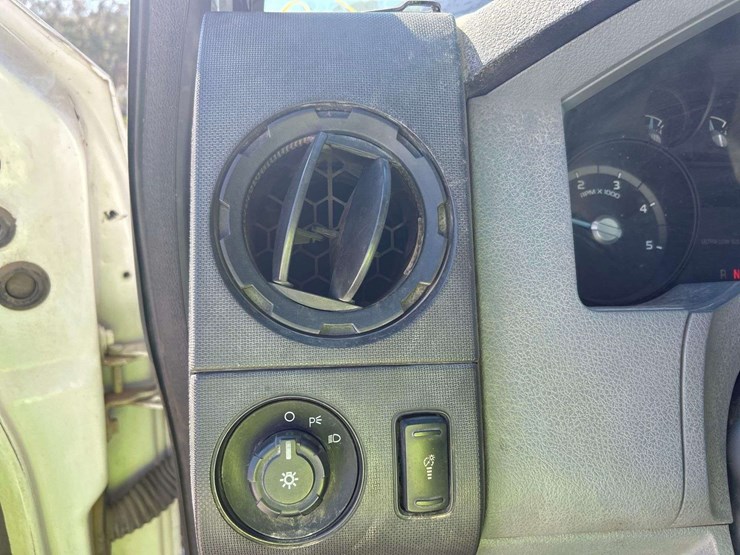2013-ford-f650-image-14