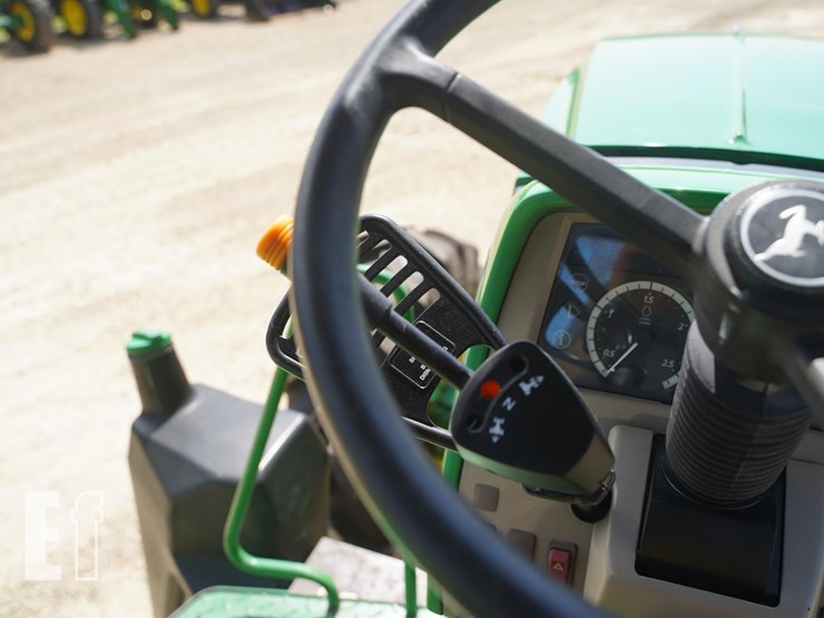 2013-john-deere-6125m-image-21