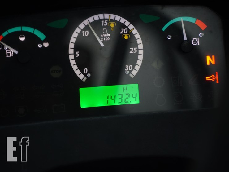 2015-john-deere-5075e-image-34