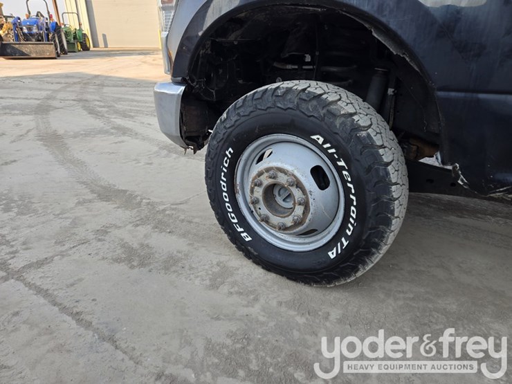 2022-ford-f350-xl-image-12