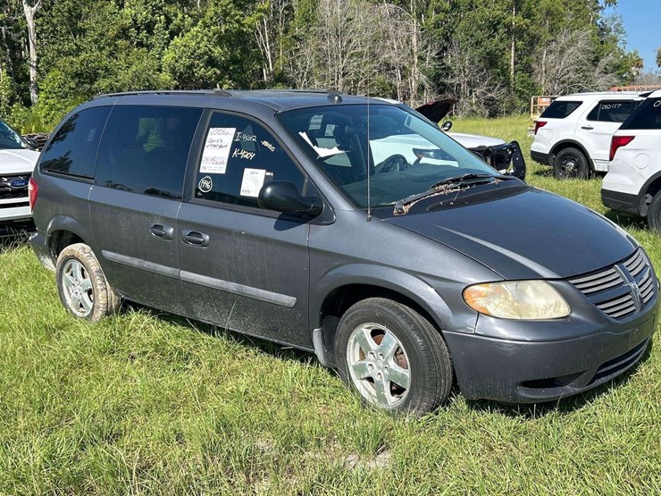 2005-dodge-caravan-image-2