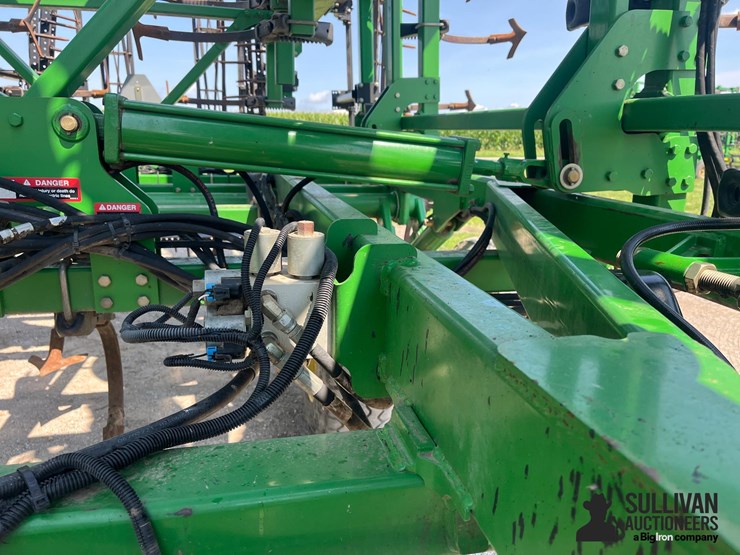 john-deere-2310-image-16