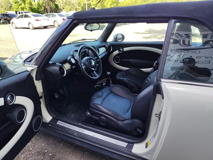 2013-mini-convertible-cooper-s-runs/moves-image-6