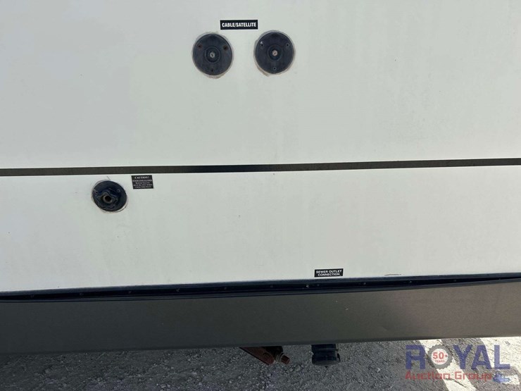 2015-revere-shasta-27db-5th-wheel-travel-trailer-image-29