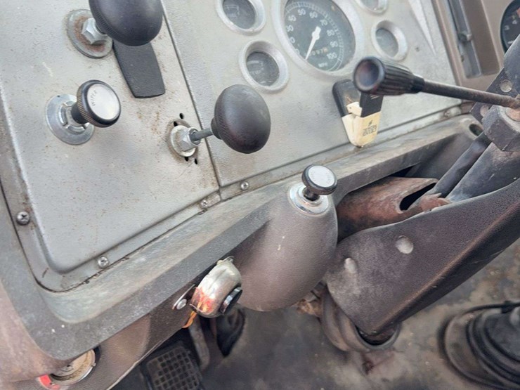 1970-ford-ln700-image-14