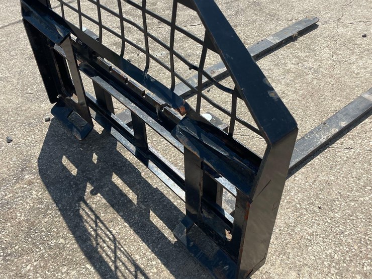 giyi-skidloader-pallet-forks-image-5