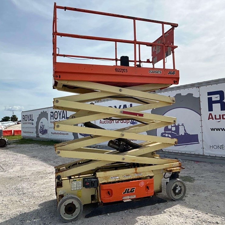 2018 JLG 3246ES