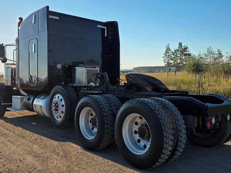 2015-peterbilt-389-image-6