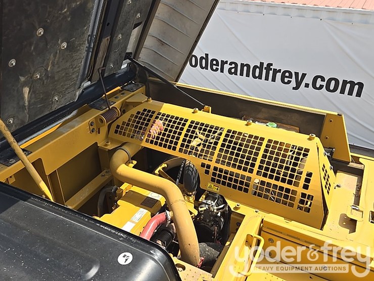2021-caterpillar-349-image-60