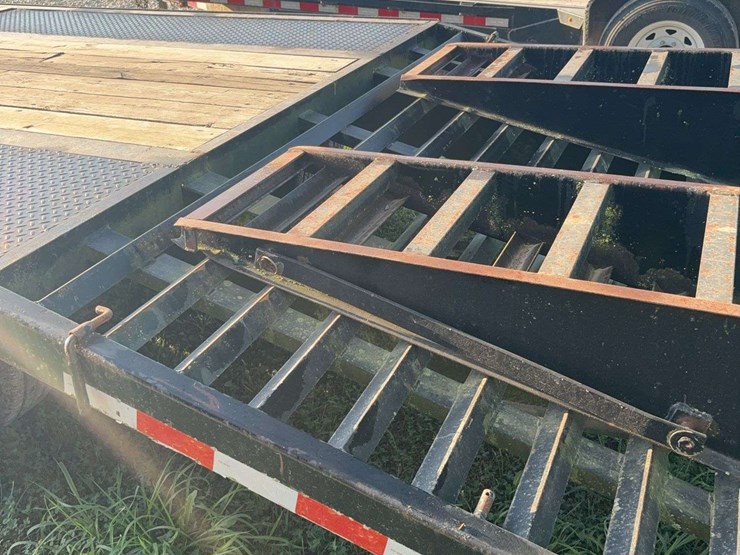 2007-delta-gooseneck-28ft-long,-with-dovetail,-ramps,-20,000lb-axles,-oil-bath-hubs,-good-tires,-lights-work,-vin--4mwfs28287n019245-image-11