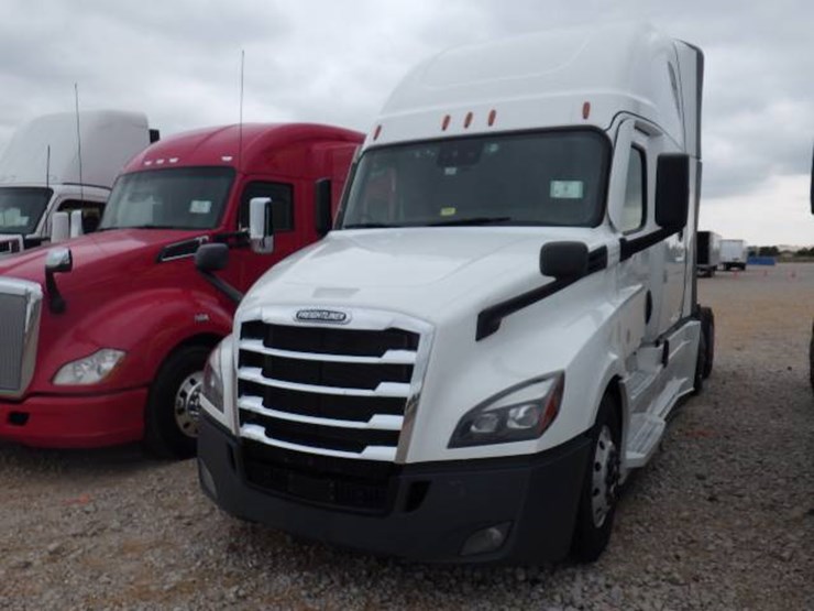 2021-freightliner-cascadia-126-image-1