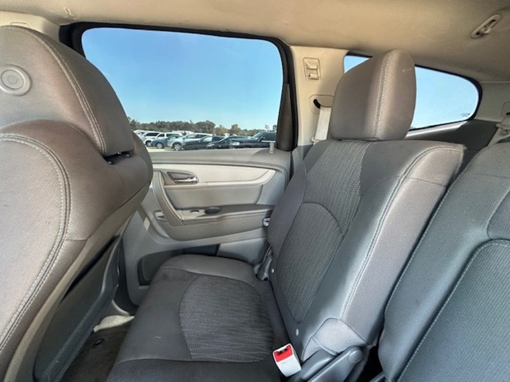 2016-chevrolet-traverse-ls-image-29