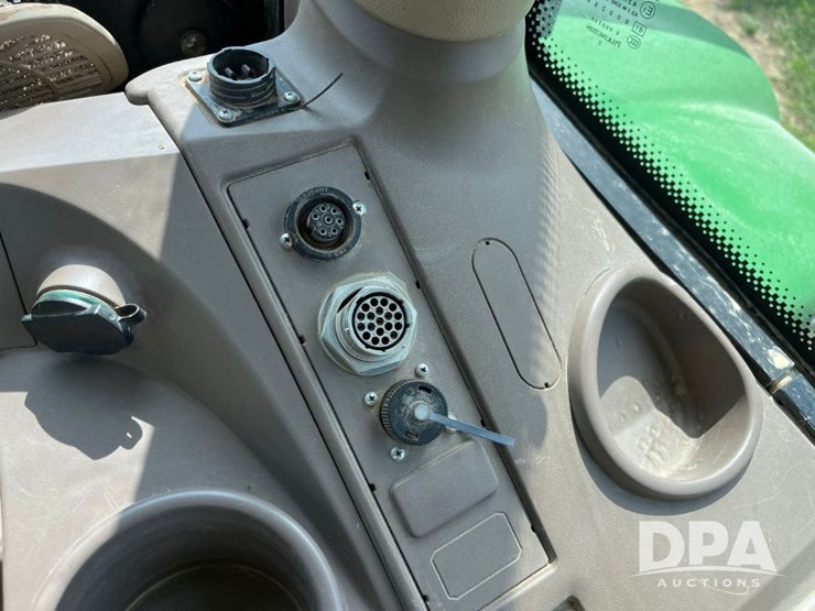 2014-john-deere-6140r-image-58