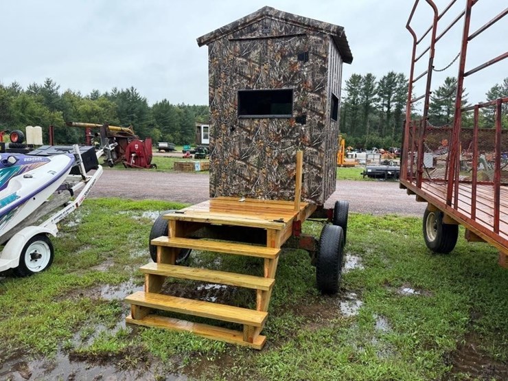5'x5'-tin-deer-stand-on-wagon-image-6