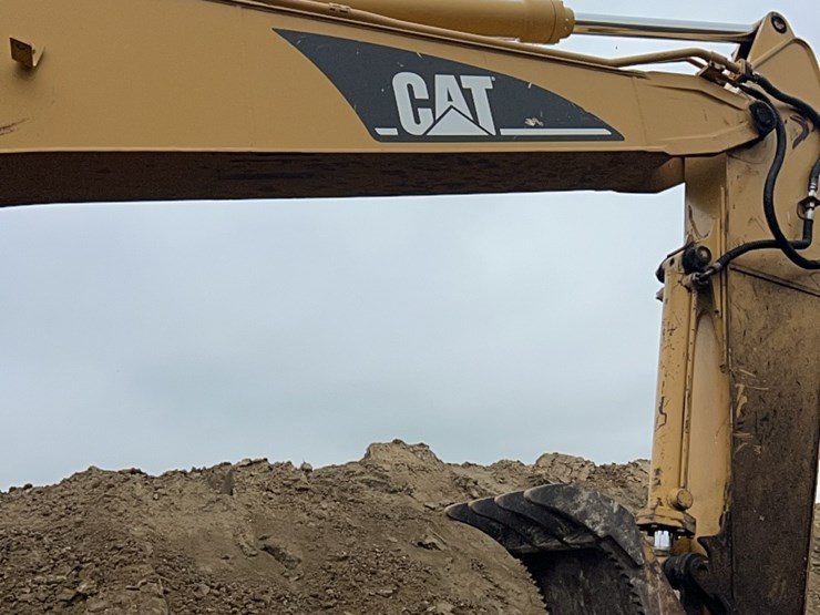 caterpillar-320-image-13