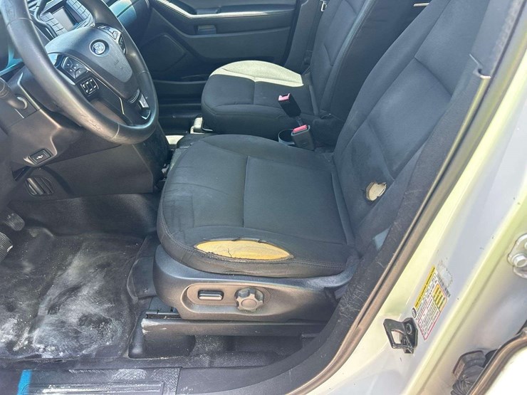 2016-ford-explorer-image-14